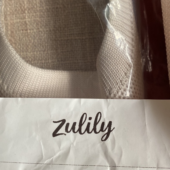 Beautiful ZULILY Flats - Picture 2 of 3